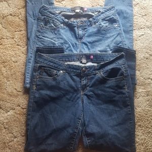 2 pairs of Torrid skinny jeans 1 faded 1 dark